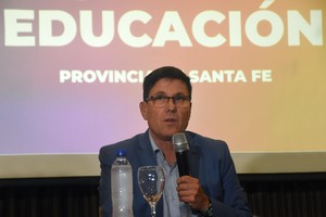 En un hotel céntrico, José Goity, confirmó la fecha del primer día de clases. Crédito: Pablo Aguirre