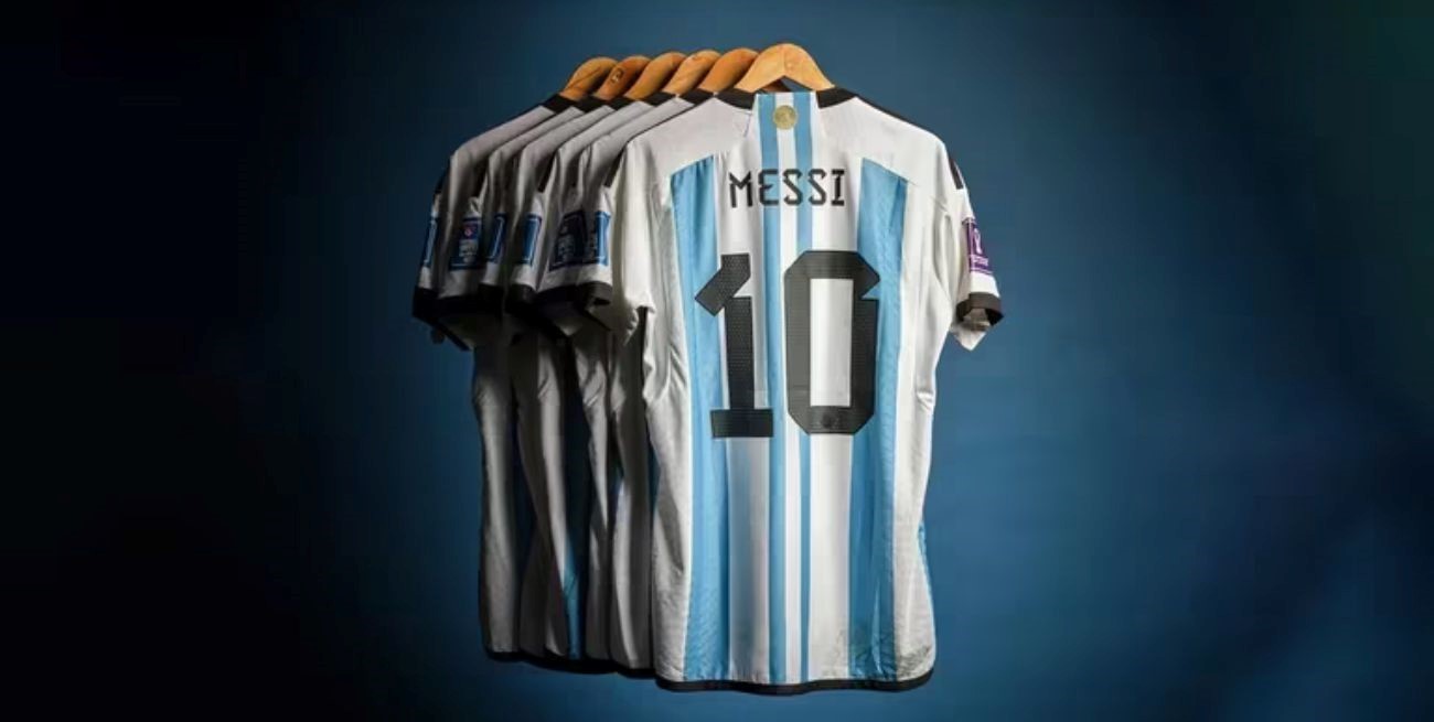 Comenzó la subasta de 6 camisetas que Messi usó en el Mundial de Qatar