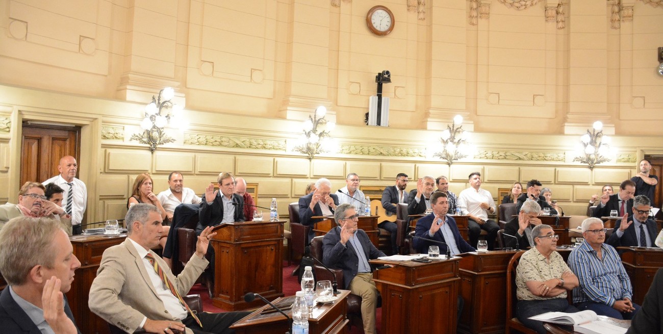 El Senado de Santa Fe dio media sanción al Presupuesto 2024 en la última sesión con la mayoría justicialista