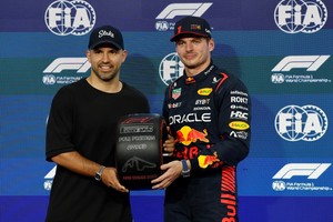 Aguero es un gran fanático del automovilismo. 