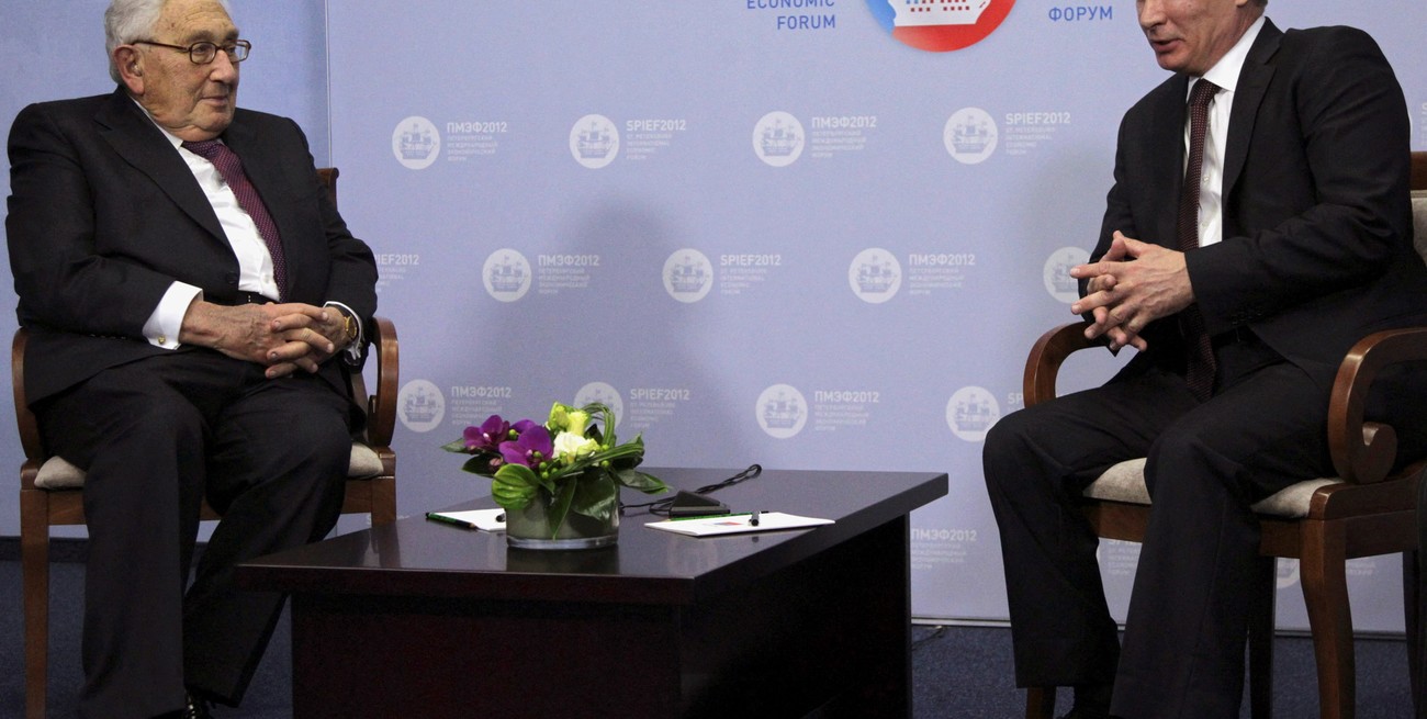 Murió Henry Kissinger, "el poder" detrás del poder estadounidense