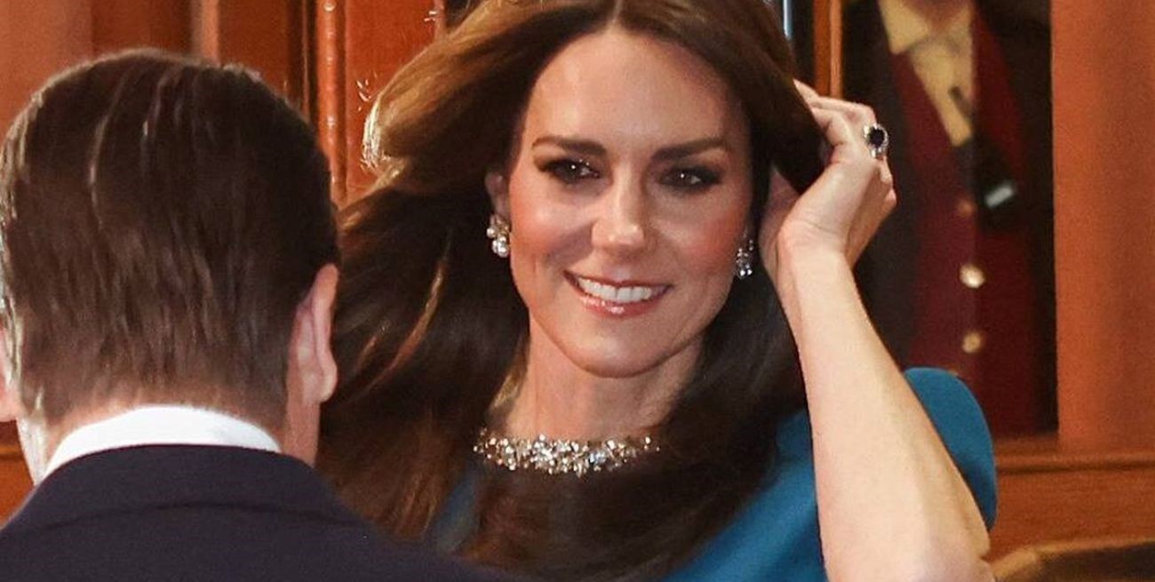 Elegancia monocromática: Kate Middleton deslumbra al recibir a la princesa de Suecia