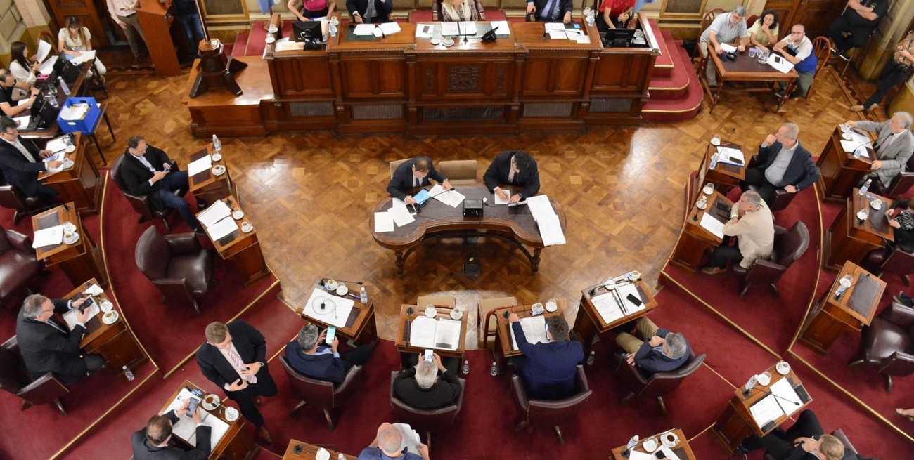 En Santa Fe: juran los senadores provinciales