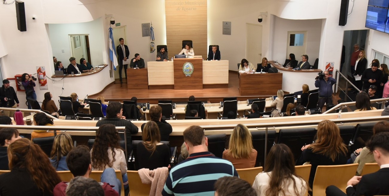 Rosario: la Municipalidad quiere eliminar 30 tasas, pero busca cargar los combustibles para financiar el bacheo