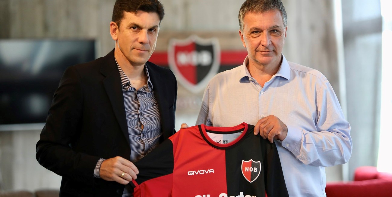 Mauricio Larriera fue oficializado como técnico de Newell's: "Siento mucho orgullo de estar acá"
