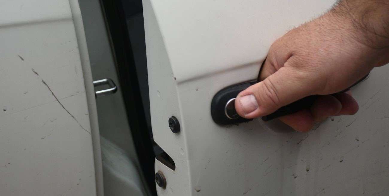 Usaron un inhibidor para robar una notebook y una costosa lapicera