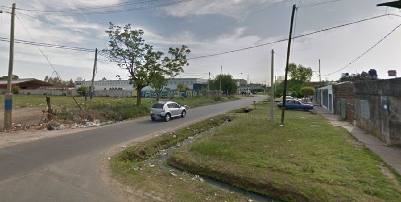 Rosario: intentó evitar que le roben la moto y murió tras impactar contra una columna