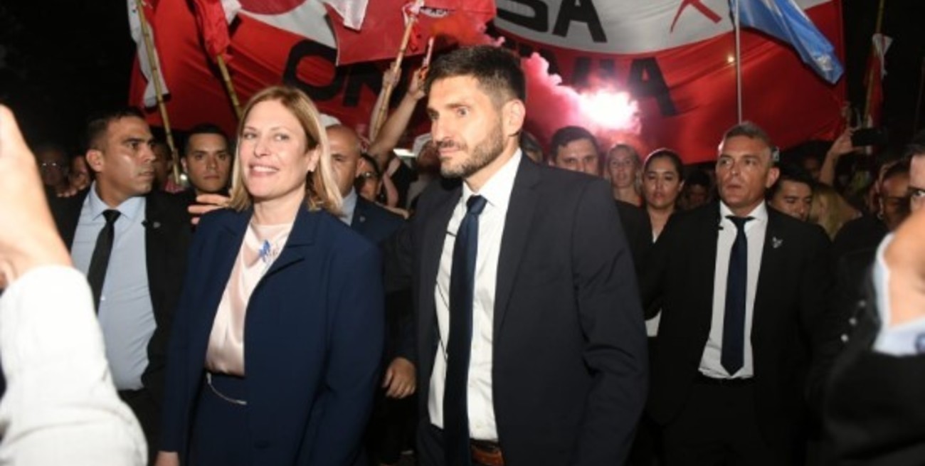 En imágenes: Pullaro y Scaglia y la tradicional caminata desde la Legislatura a Casa de Gobierno de Santa Fe