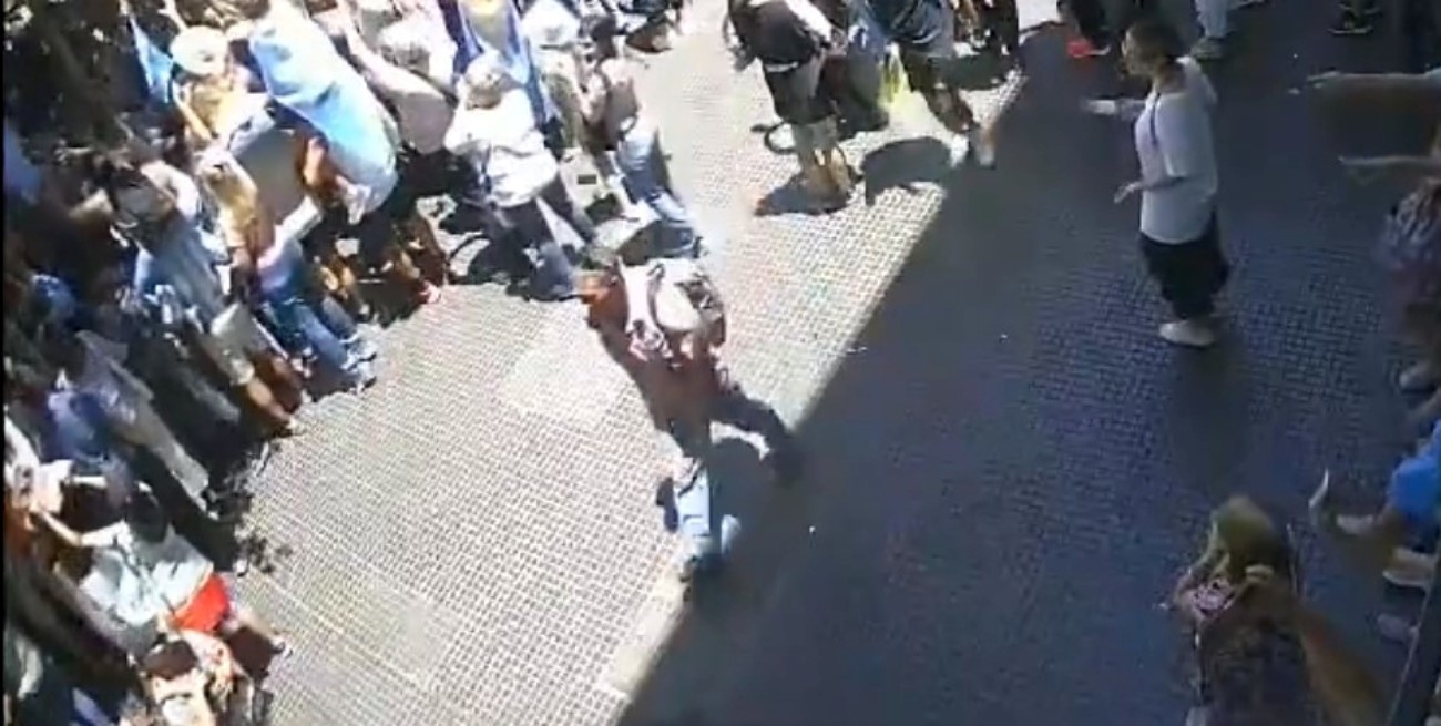 Identificaron a la persona que le tiró un botellazo a Javier Milei