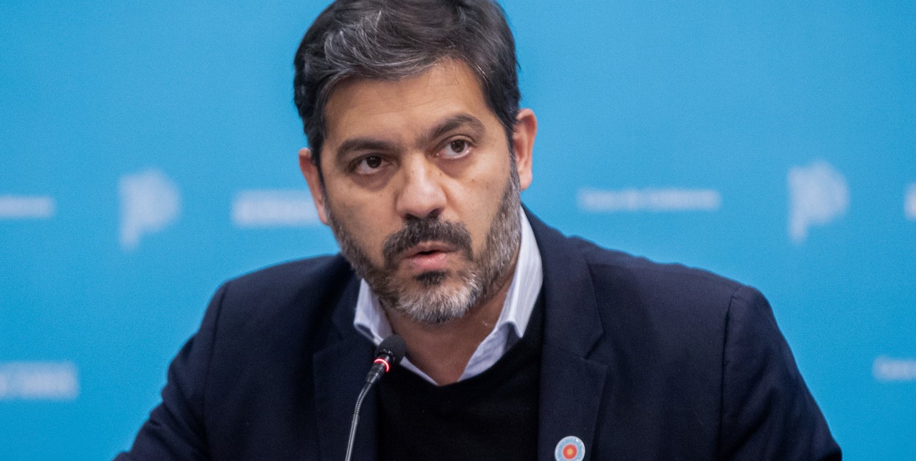 El Gobierno de Axel Kicillof no descarta emitir su propia moneda ante la falta de recursos nacionales