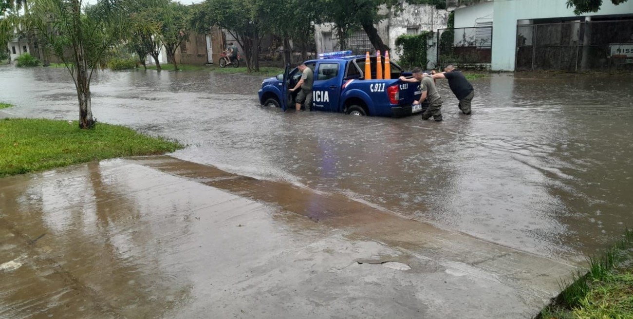 Anegamientos de viviendas y evacuados tras 250 mm caídos en Villa Ocampo