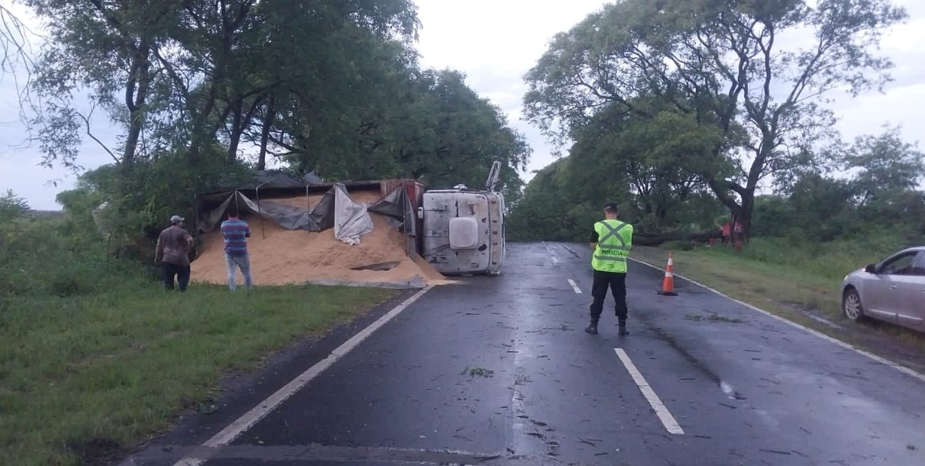 Vuelco y calzada reducida sobre la Ruta 1 a kilómetros de Reconquista