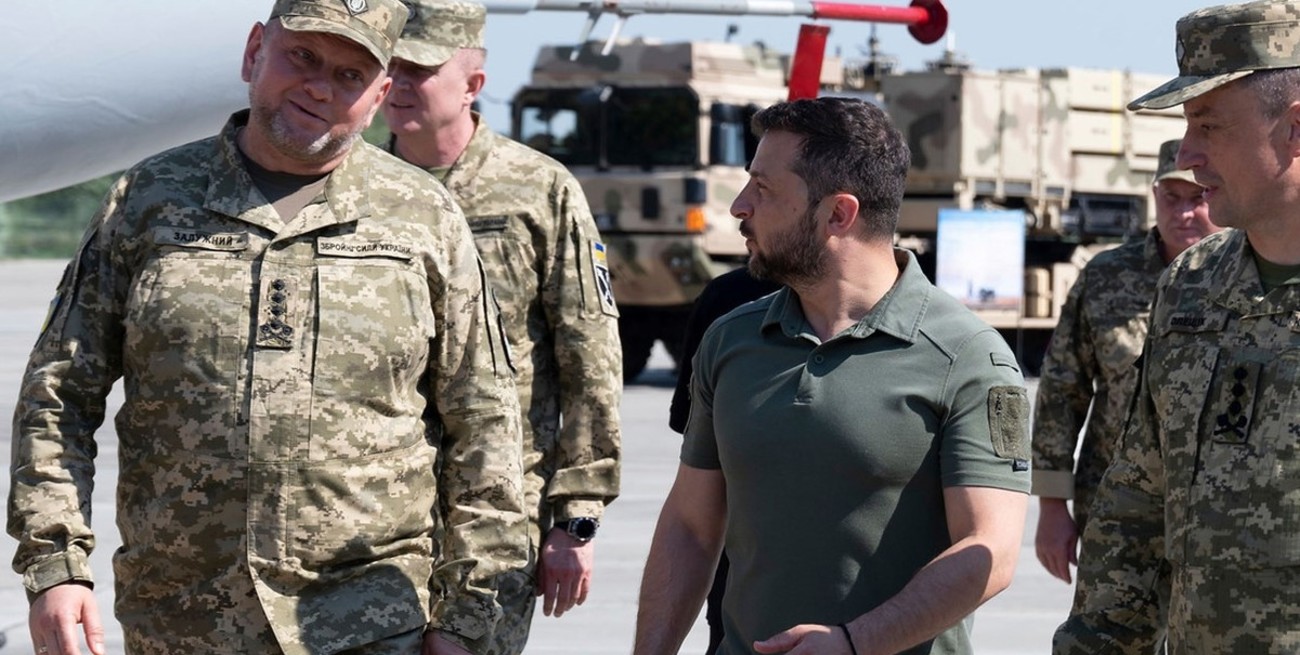 ¿El general Valeri Zaluzhny se prepara para reemplazar a Volodímir Zelenski en Ucrania?