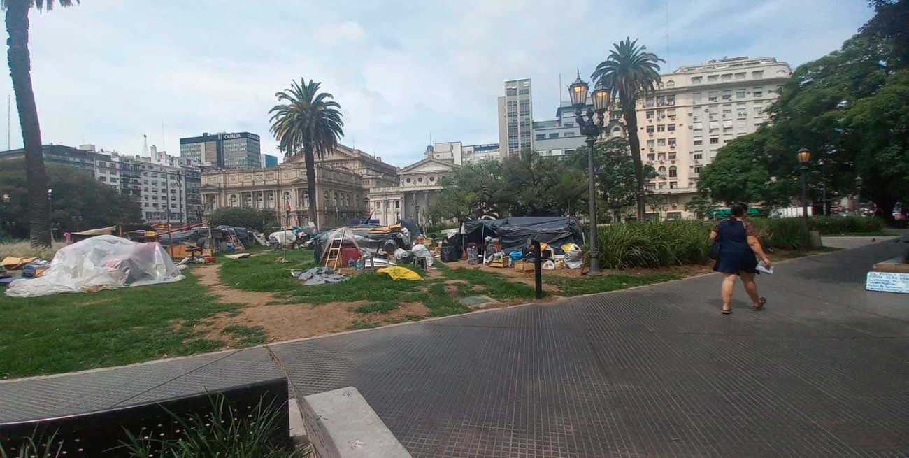 Desalojaron una plaza de Buenos Aires que estaba ocupada por manifestantes jujeños
