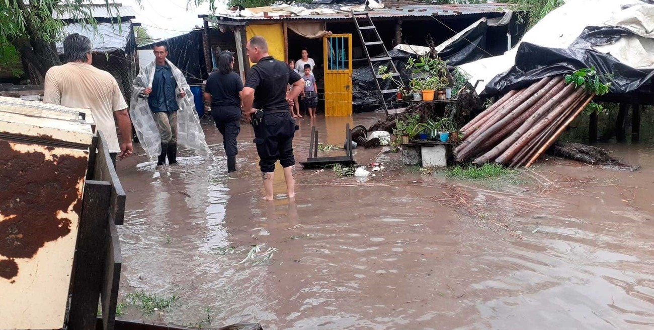 Fuerte tormenta golpeó este sábado a Alejandra