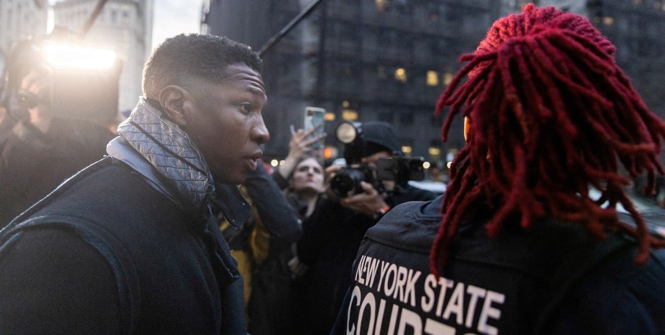 Jonathan Majors fue declarado culpable de agredir y acosar a su ex pareja