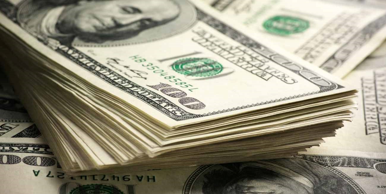 El dólar blue cerró la semana en $1300 y el Banco Central con otra fuerte sangría