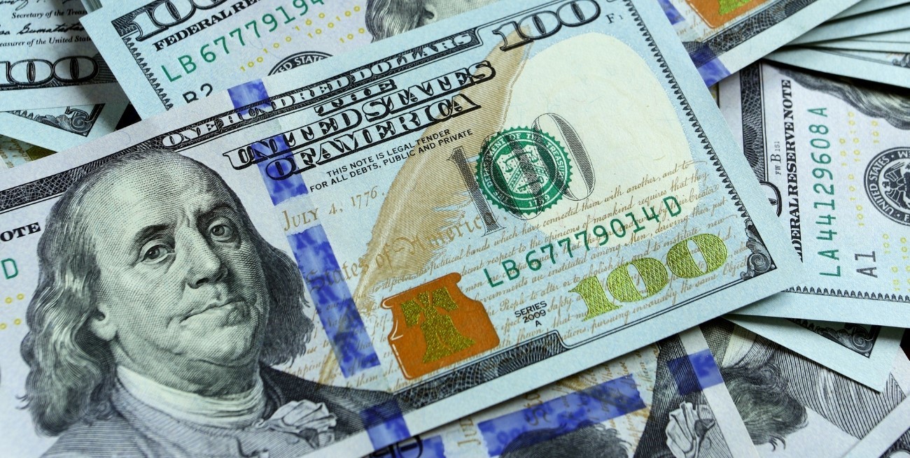 Bajó el dólar blue tras 8 días de subas consecutivas: a cuánto cerró este jueves