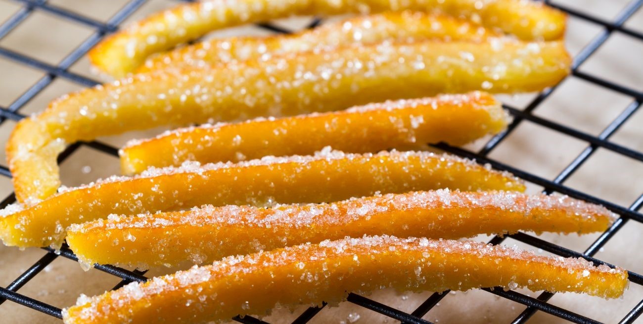 Paso a paso: cómo lograr cascaritas de naranjas confitadas irresistibles para tus budines y pan dulce