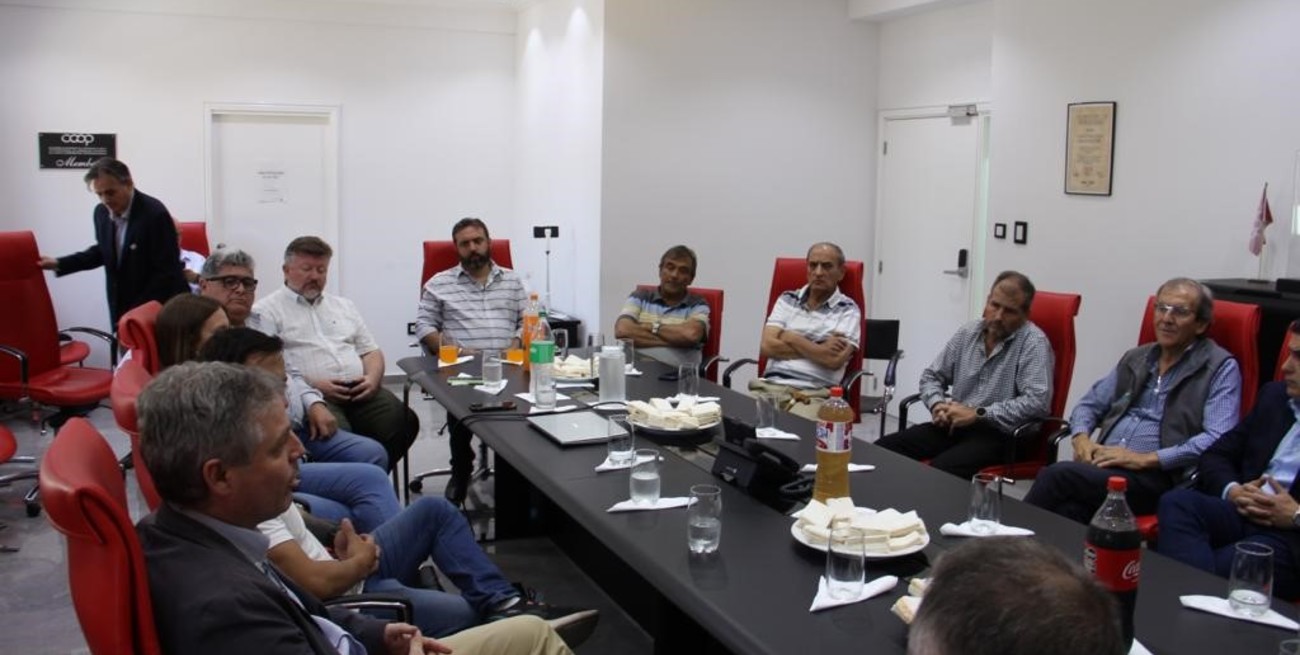 Dirigentes del cordón industrial debatieron sobre el futuro de la hidrovía Paraná-Paraguay