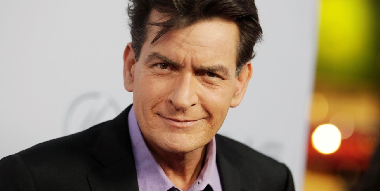 Una vecina de Charlie Sheen irrumpió en su casa e intentó estrangularlo