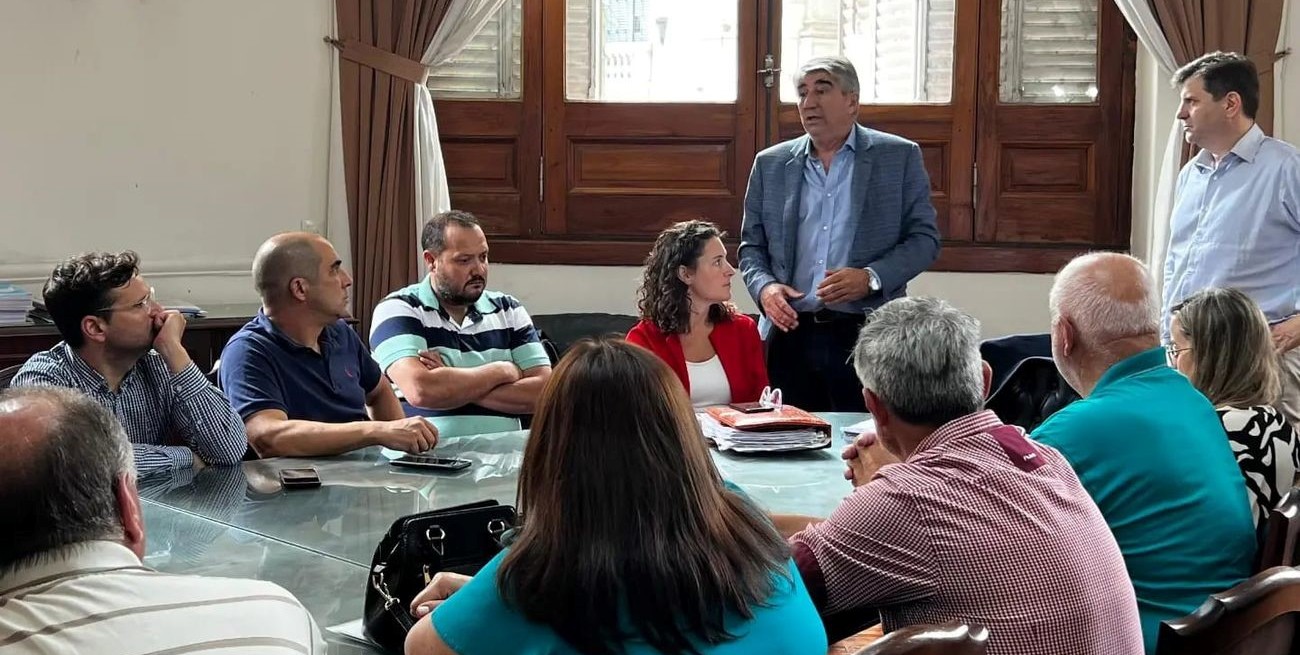 Expedientes y Obras Menores: tema central de una reunión de jefes comunales de Las Colonias con funcionarios provinciales