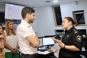 Maximiliano Pullaro junto al equipo del Ministerio de Seguridad visitaran las sedes del 911