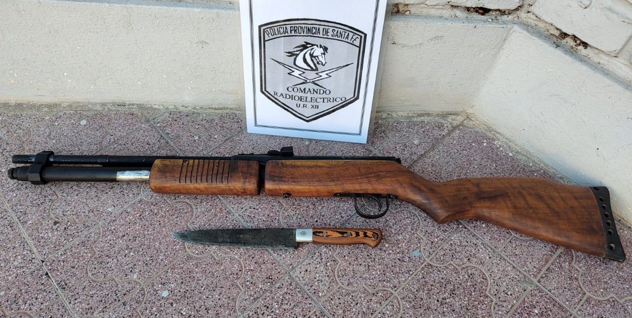 Operativo "Desarme": secuestran cuatro cuchillos, dos armas de fuego y una réplica