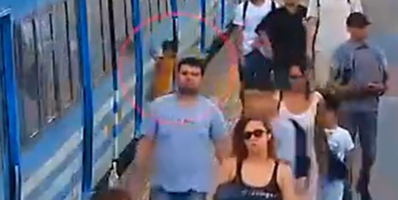Momento de terror: un nene de 2 años cae accidentalmente a las vías del tren Roca