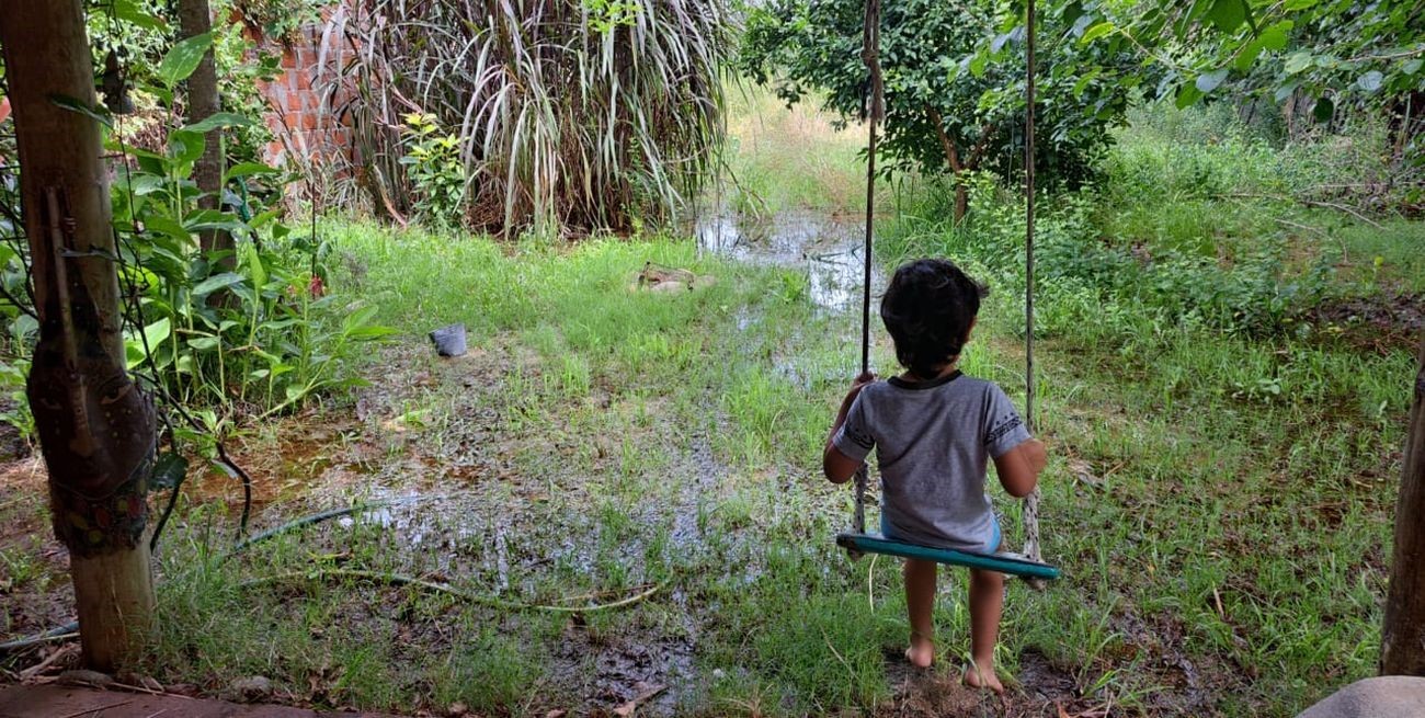La crecida del río y una controversia entre vecinos en Colastiné Sur
