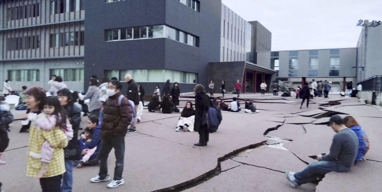 Japón emitió una alarma de tsunami tras un fuerte terremoto 