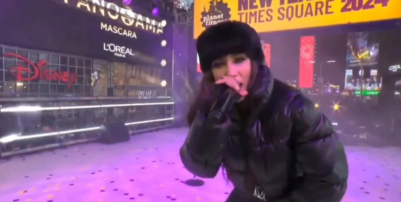 María Becerra cantó en Times Square de Nueva York por los festejos de Año Nuevo