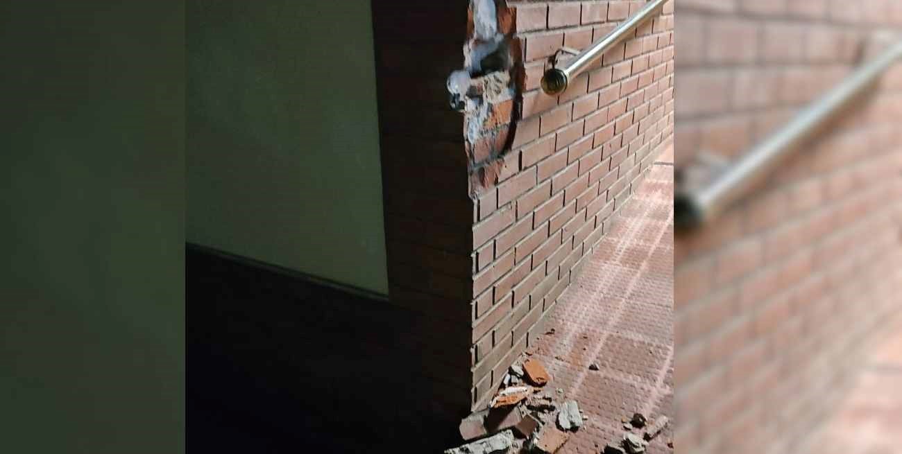 Vandalismo en un edificio de barrio Candioti Sur