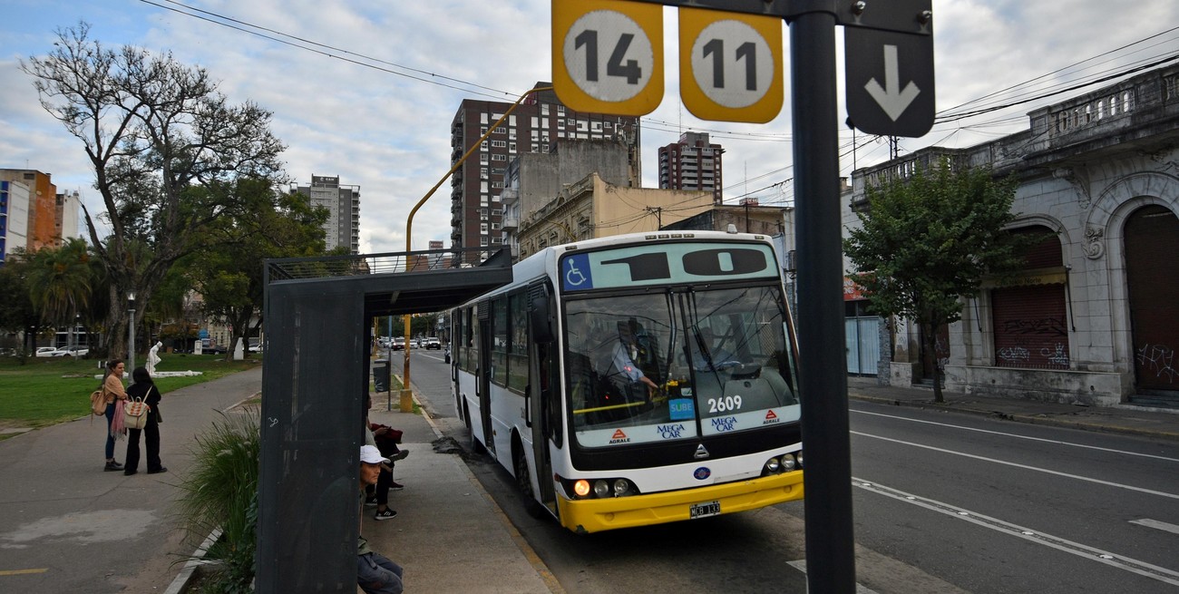 Colectivos: la quita de subsidios y el aumento del combustible ponen en riesgo el servicio