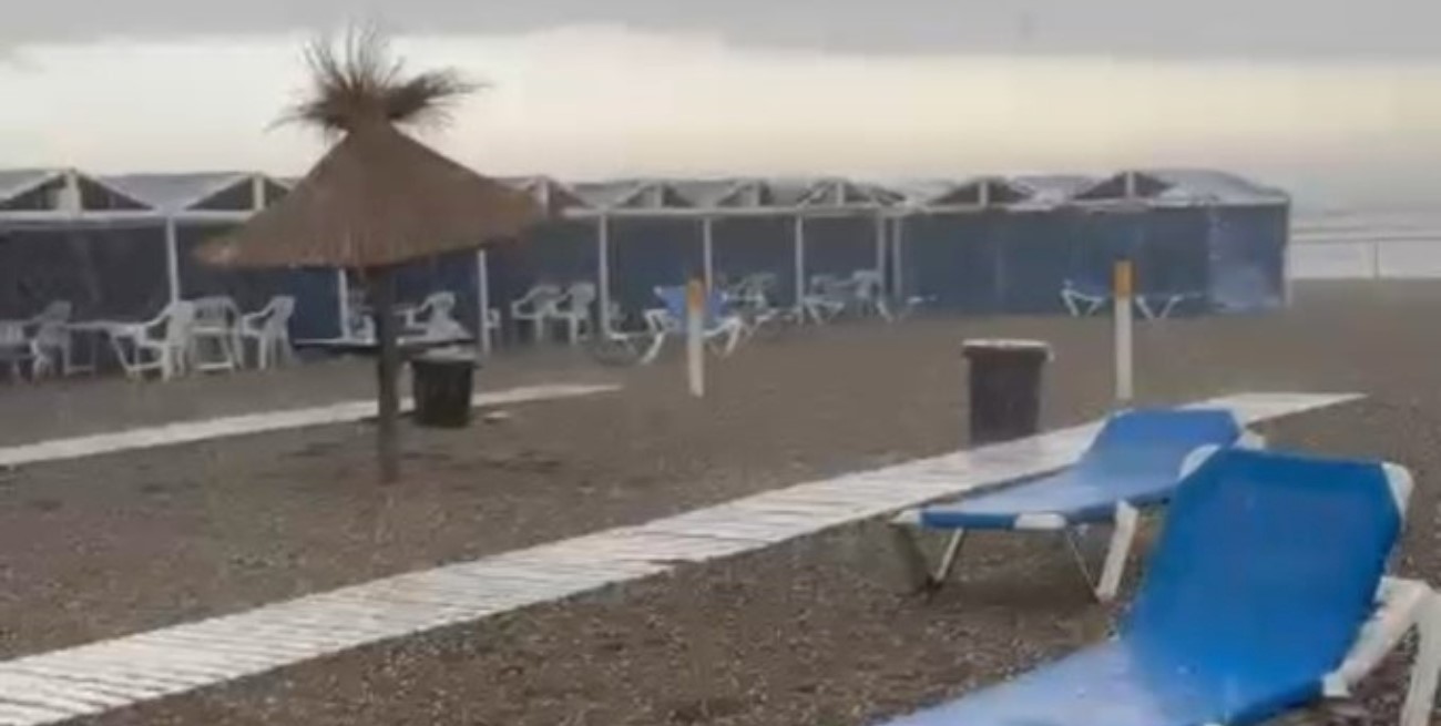 Mar del Plata: fuerte temporal de lluvia y granizo obligó a abandonar las playas