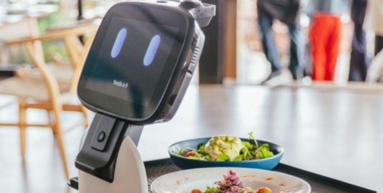 Cómo funciona el primer mozo robot de Punta del Este