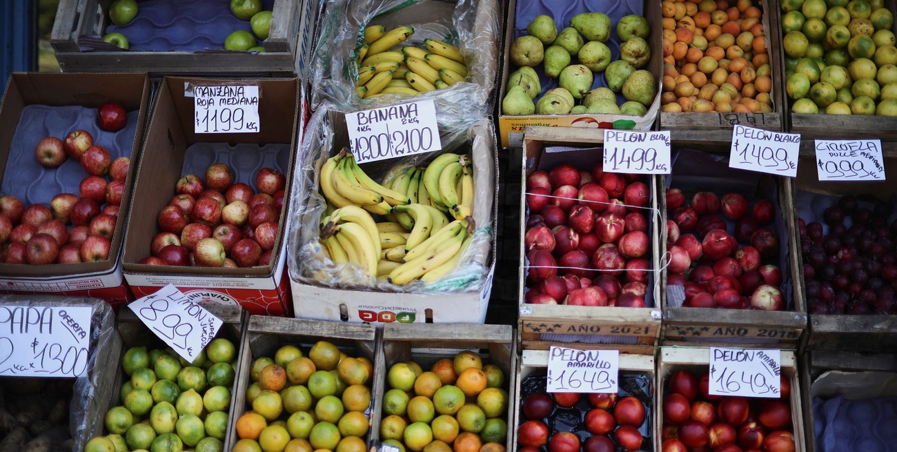 Los consumidores pagaron más de lo que cobraron los productores