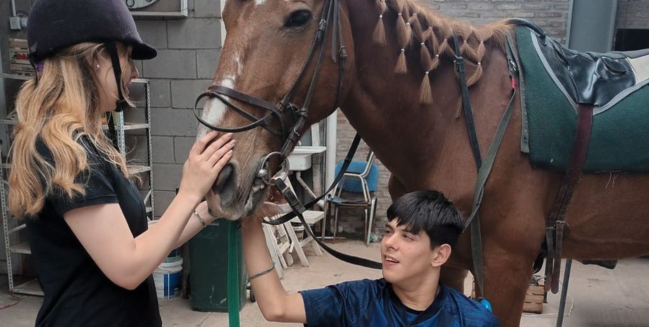 En Rosario, la equinoterapia para chicos con discapacidad en grave crisis
