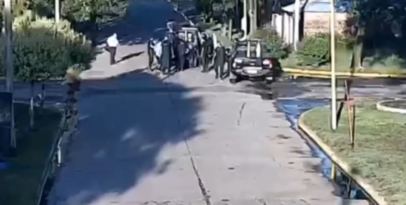 Video: tres jóvenes fueron detenidos luego de robar una moto