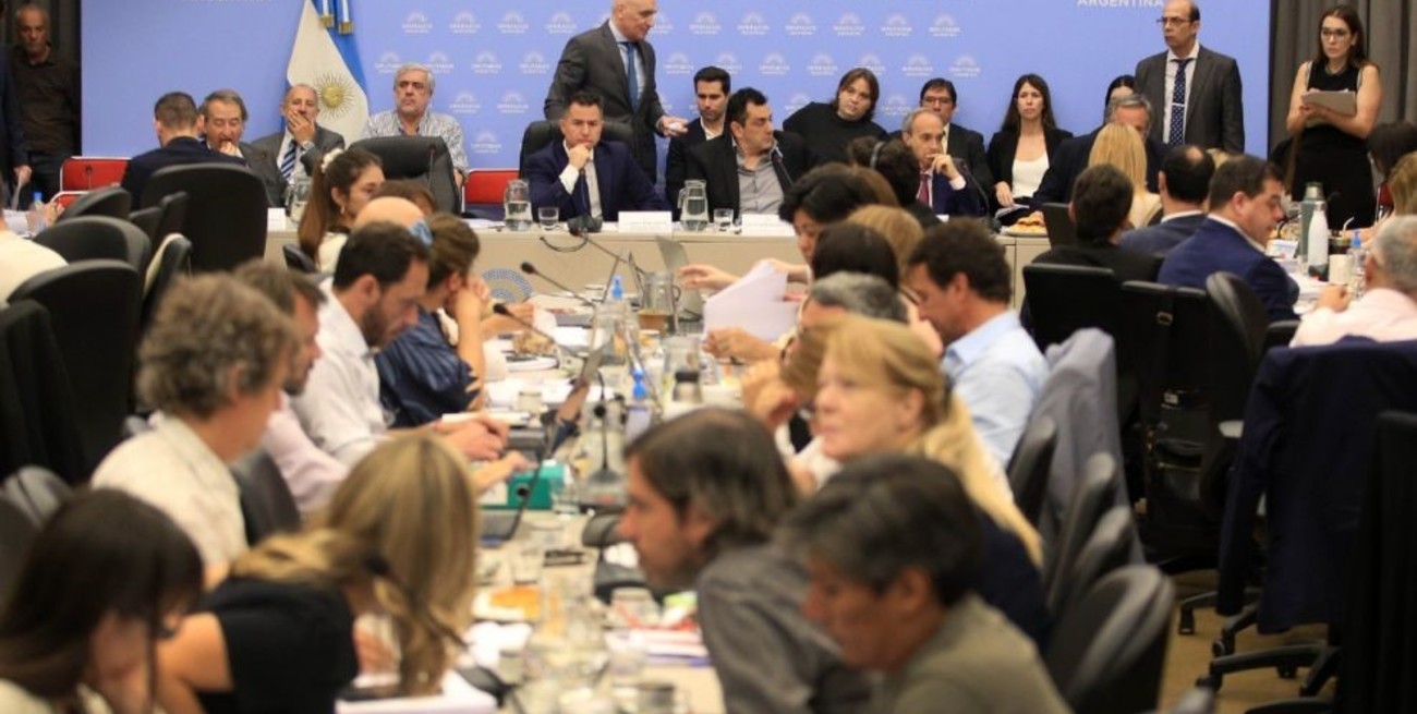 Siguen las exposiciones en Diputados mientras el oficialismo apura el dictamen de la "ley ómnibus"