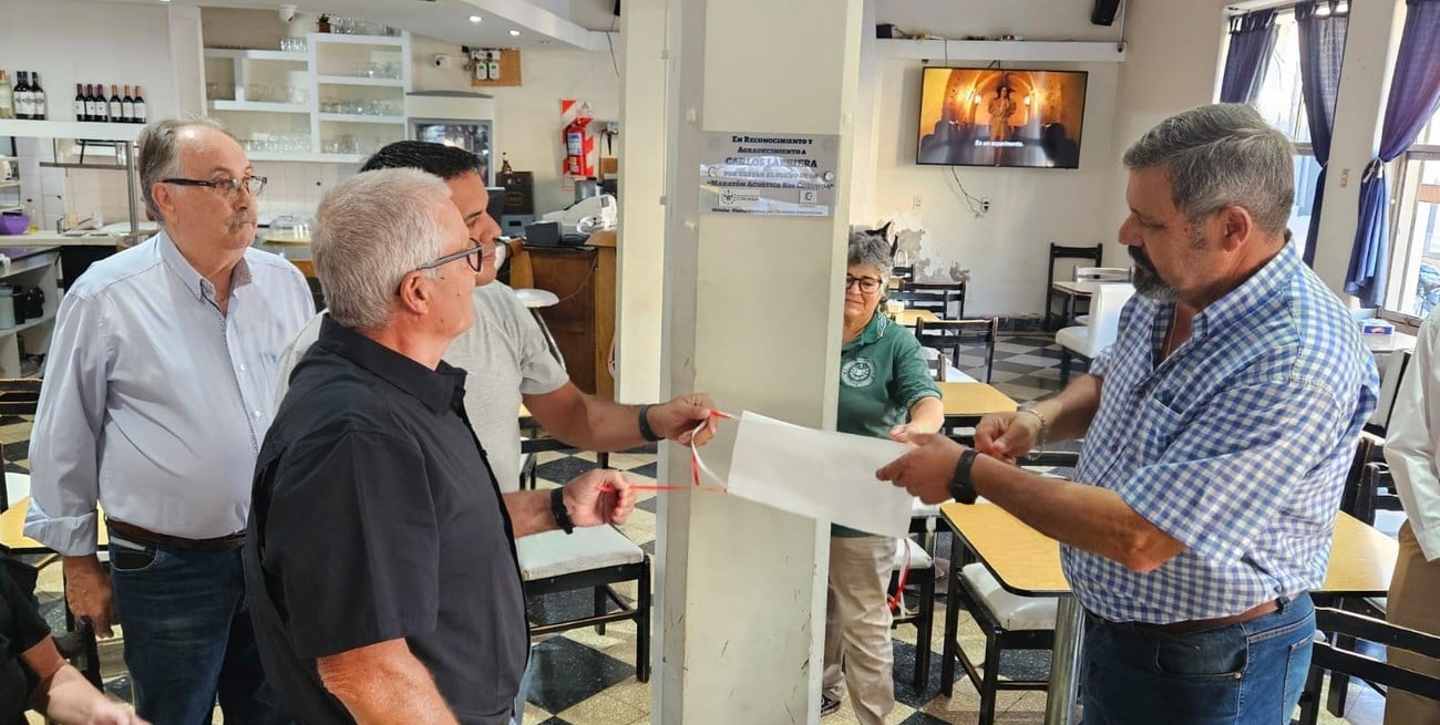 Descubrieron en Coronda una placa en recuerdo de Carlos Larriera