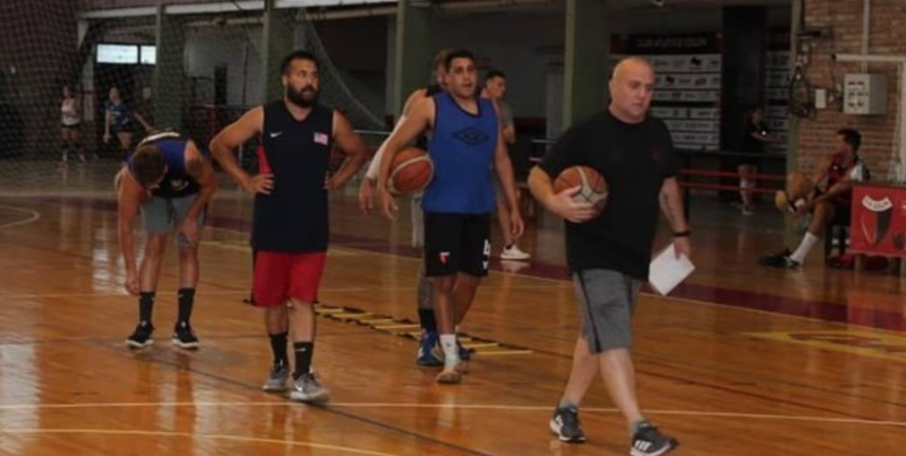 No hay tres sin cuatro: Diego Tuosto volvió a Colón