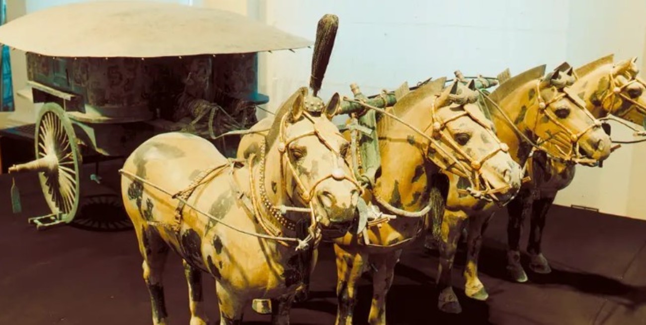 Recuperaron intacto un carruaje del primer emperador chino