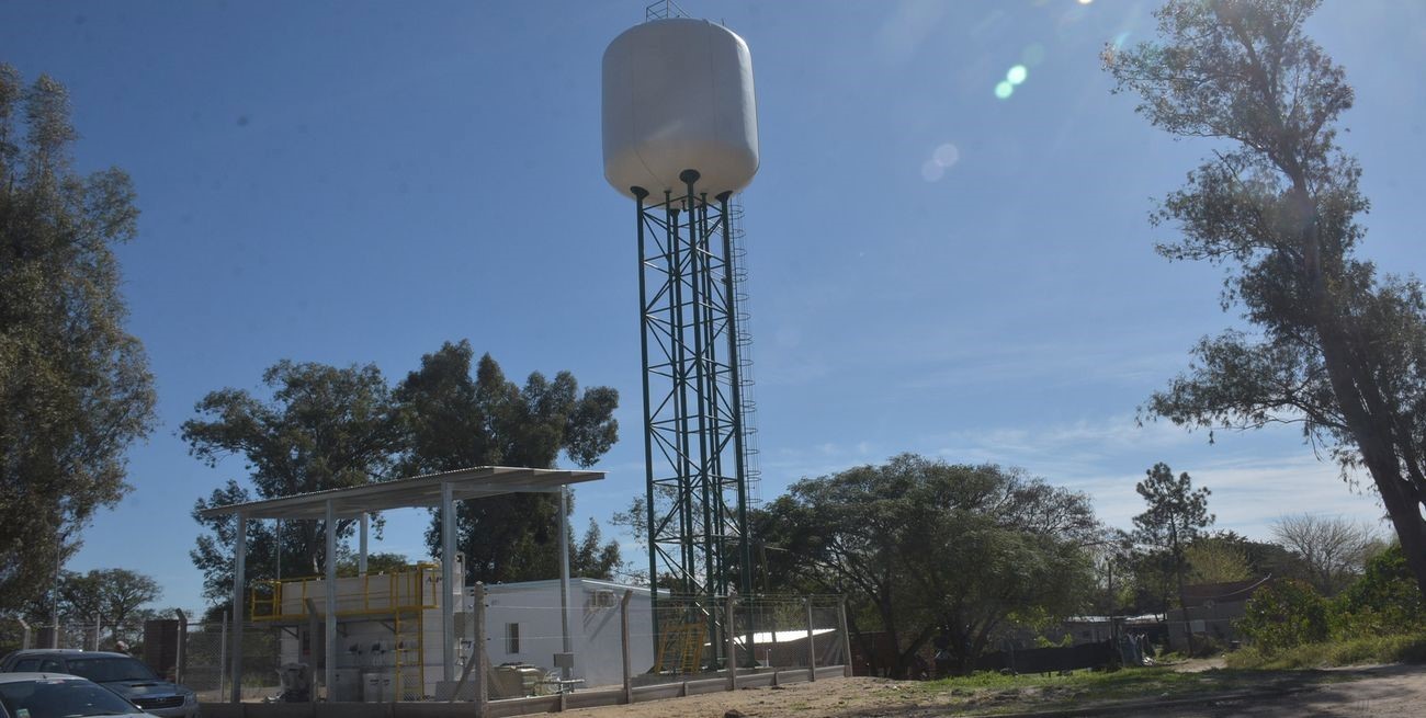 Advierten que por el uso indebido del agua, vecinos de Colastiné Sur están con falta de suministro 