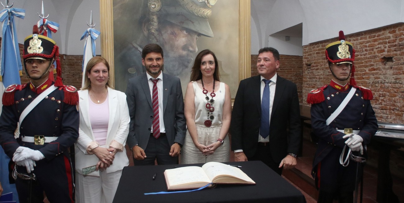 Pullaro y Villarruel, en el acto en San Lorenzo