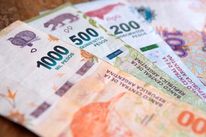 La subida de precios en los primeros meses del gobierno de Milei ha generado diversas repercusiones entre la dirigencia política argentina. Crédito: Xinhua / Martín Zabala.