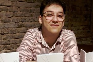 Octavio Melano (Rosario, 2001). Concurre a un taller de dramaturgia dictado por la escritora Patricia Suárez. Cursa la carrera de dirección teatral en la Escuela Provincial de Teatro y Títeres de Rosario. Foto: Gentileza del autor