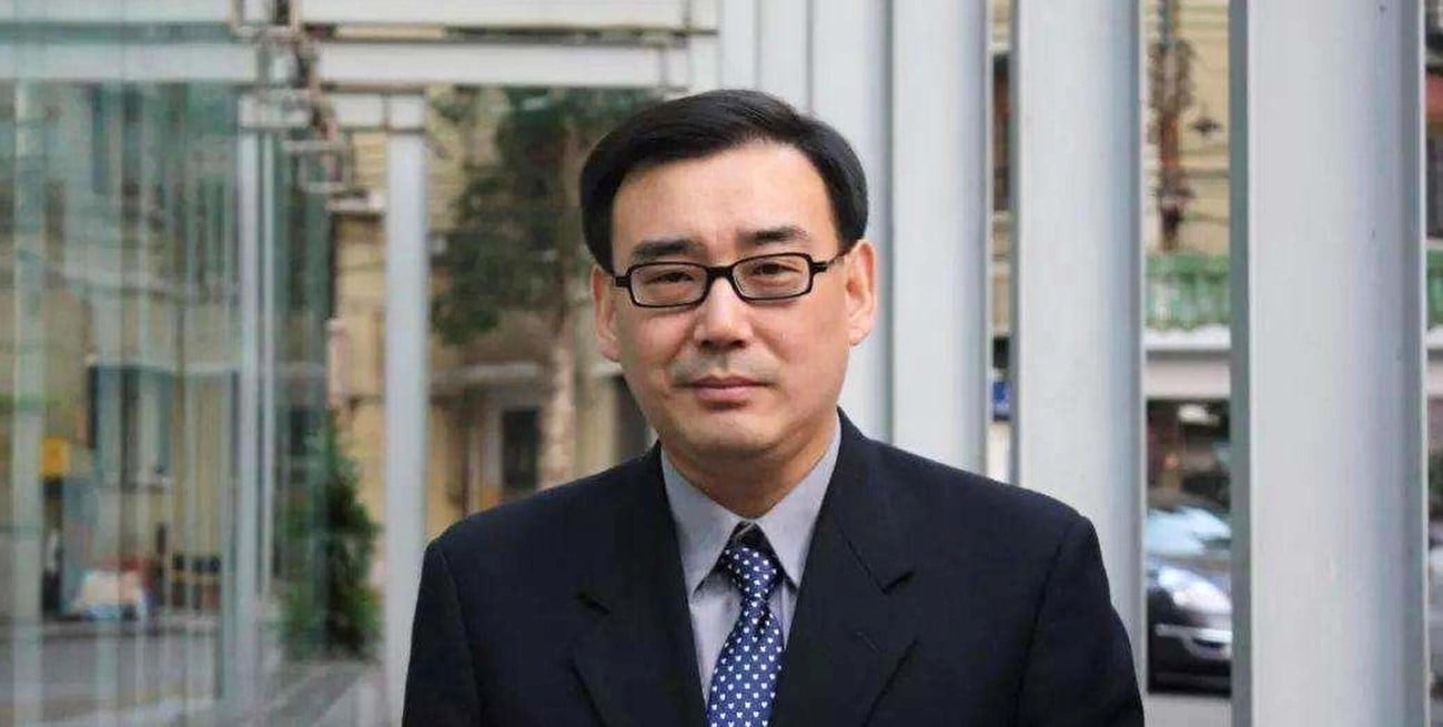 China condenó a muerte en suspenso a un escritor australiano acusado de espionaje