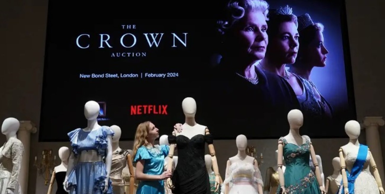 Subastarán carruajes, tronos y vestuario de "The Crown"