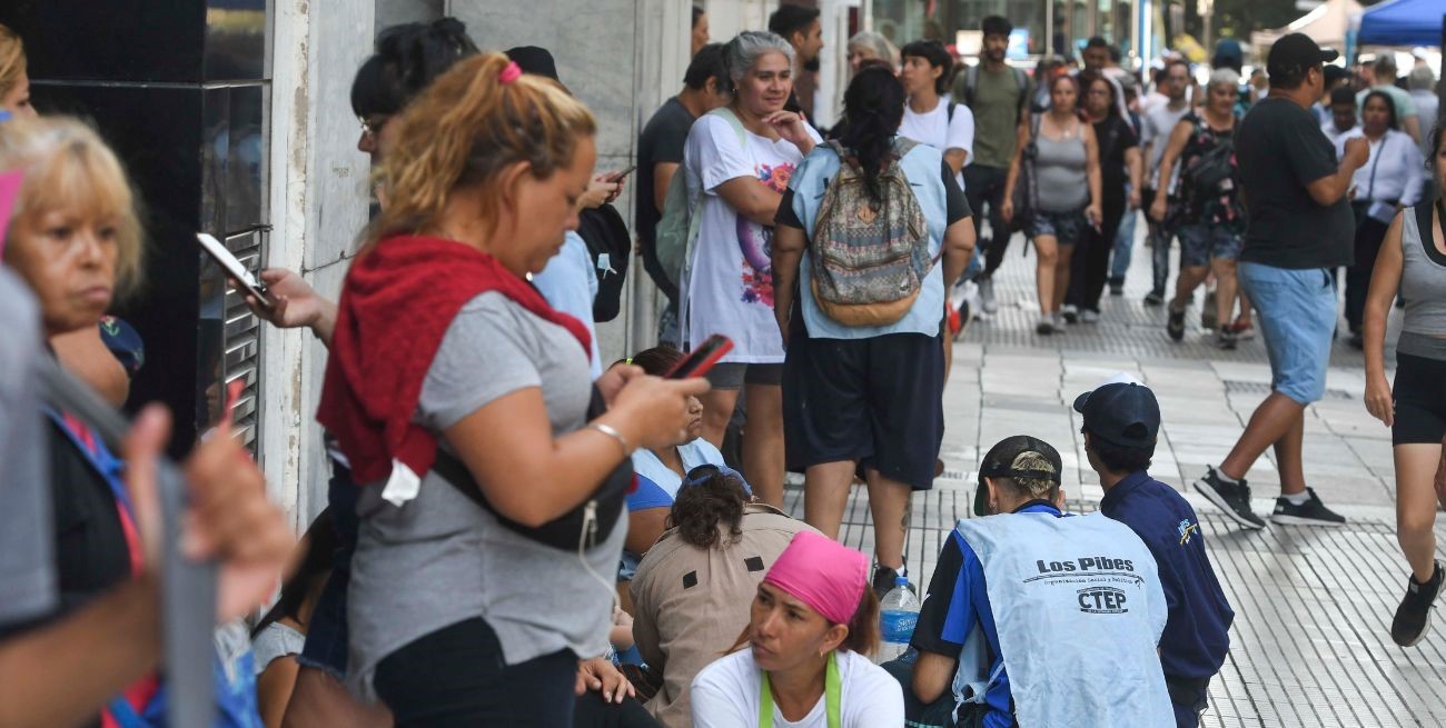 Un correo y un 0800: el gobierno nacional habilitó dos canales "oficiales" para pedir ayuda alimentaria